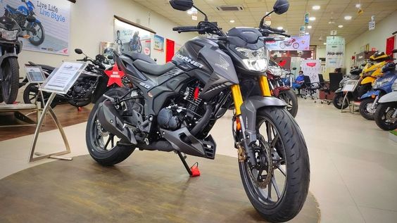 2020 Honda Hornet 2.0 Bs6 Full Walk-Around Review || Exhaust Sound || Pr...