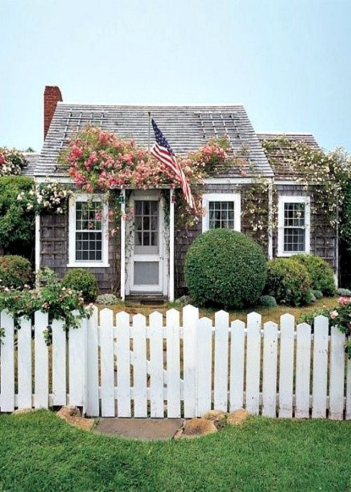 Alluring Wood Picket Fence Panels Building A Wood Picket Fence Panels Design Idea And Decor Roadfencedesig Wood Picket Fence Backyard Fences Fence Landscaping