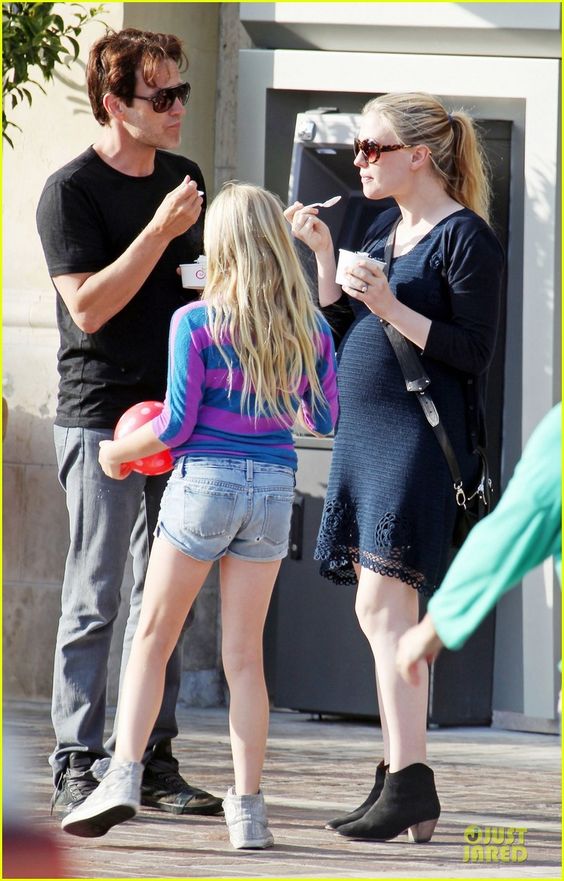 Pregnant Anna Paquin (782×1222)