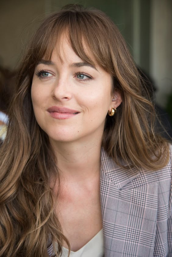 I\'m Low-key Stalking Dakota Johnson\'s Hair