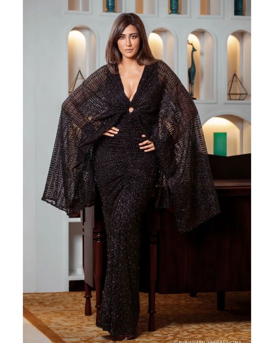 Chitrangda Singh looks gorgeous in this shimmery look. Her fashion game never fails us! ❤️😍 . #ChitrangdaSingh #fashion #style #bollywoodstyle #bollywoodfashion #delhidiaries #indianactress #Trending #Bollywood #entertainment #ATCard #seetageeta #BollywoodActor