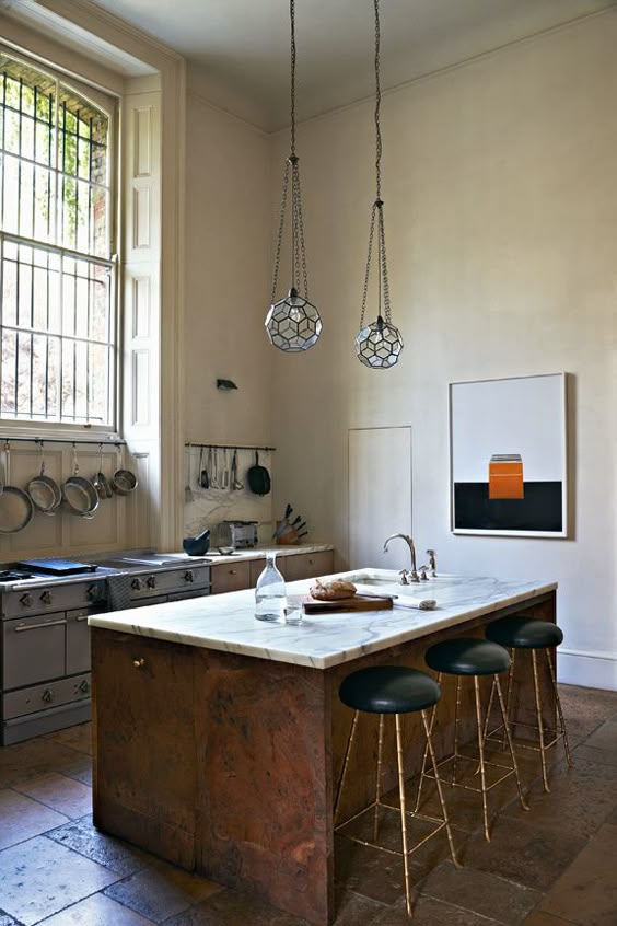 Rose Uniacke London kitchen. Photo Tom Mannion for AD France. Rose Uniacke's Classic Designed Minimal Home in London.