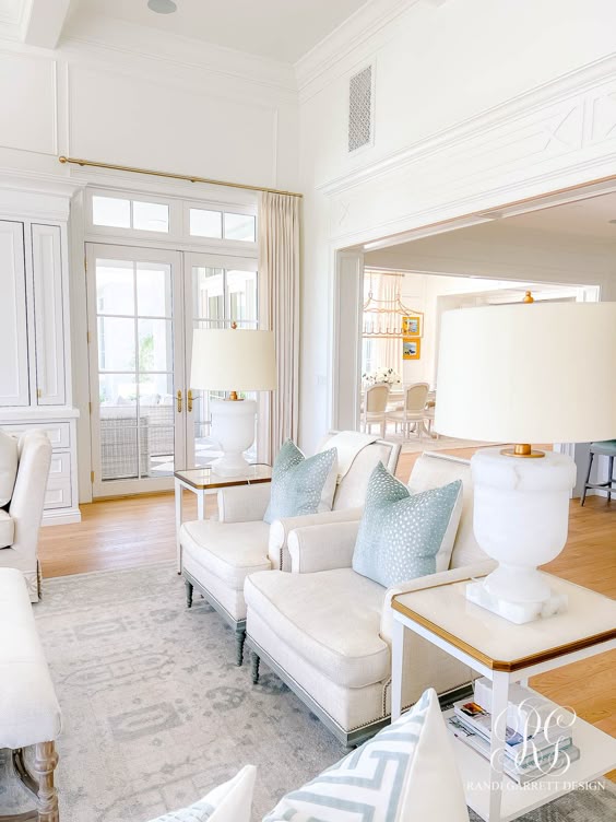Relaxing Summer Styling Tour + Tips - Randi Garrett Design