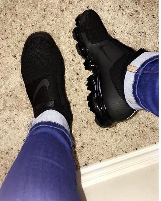 all black nike shoes without laces