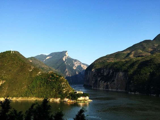 The stunning scenery of Kui Gate, Qutang Gorge, view from the White Emperor City platform.