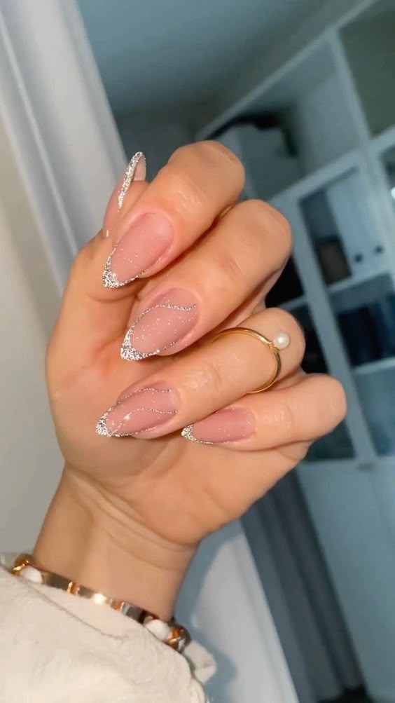 21.8k Likes, 72 Comments - 𝐇𝐢𝐠𝐡 𝐅𝐚𝐬𝐡𝐢𝐨𝐧 𝐏𝐨𝐬𝐭 (@glamourgoal) on Instagram: “Obsessed with these nails 😍 cr: @matuszewsk.a”