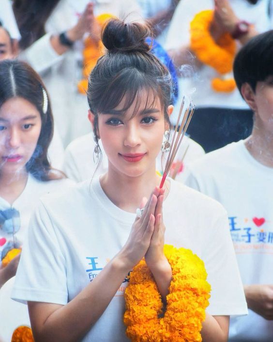 Nhan sắc và style của mỹ nhân Thái \'bóc phốt\' Huyền Baby: Dù cùng tuổi mà đẹp thần sầu, lấn át cả hot mom Việt