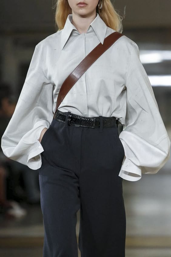 Christophe Lemaire and Sarah-Linh Tran have made a name for themselves designing casual yet utilitarian inspired ready-to-wear and this season was no different. This time around, the nonchalance wa...
