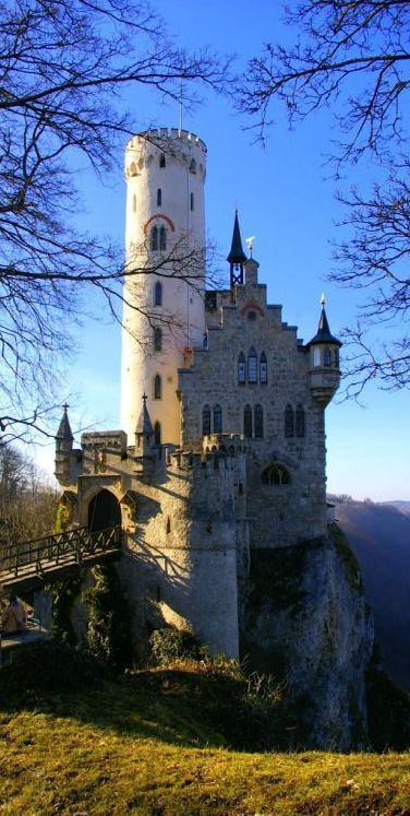40+ Fort and Castle Architecture Terms A–Z (With Pictures)