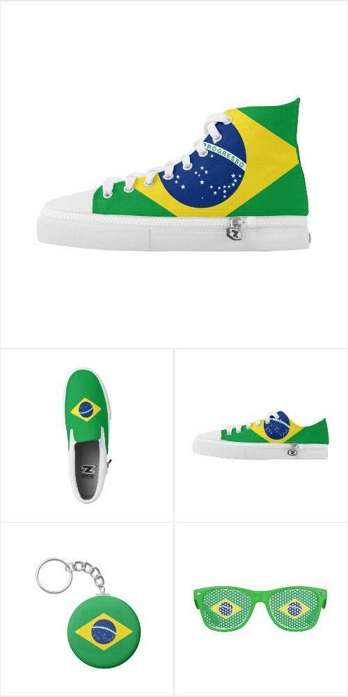 RUSSIA COUNTRY FLAG SOCCER SHOE CLEAT KEYCHAIN . NEW