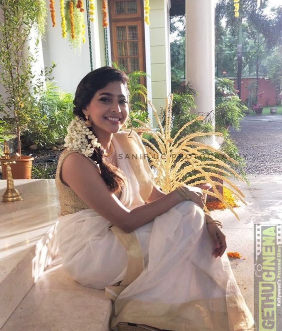 Upcoming Tamil Actress Aishwarya Lekshmi 2018 Latest Images - Gethu Cinema