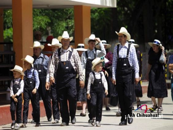TURISMO EN CHIHUAHUA ¿Quiénes son los menonitas? Los menonitas son un grupo religioso y étnico que tuvo su origen en 1525 en Zúrich (Suiza), cuya doctrina se basa en la Biblia como palabra de Dios. Son seguidores de las creencias de Menno Simons, un líder pacifista del movimiento anabaptista durante la Reforma Protestante. En Chihuahua hay una gran comunidad menonita desde su llegada en 1922. www.turismoenchihuahua.com