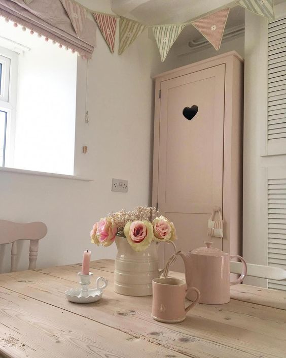 Pin By Dorothy Burt On Kitchens Shabby Furniture Shabby Chic