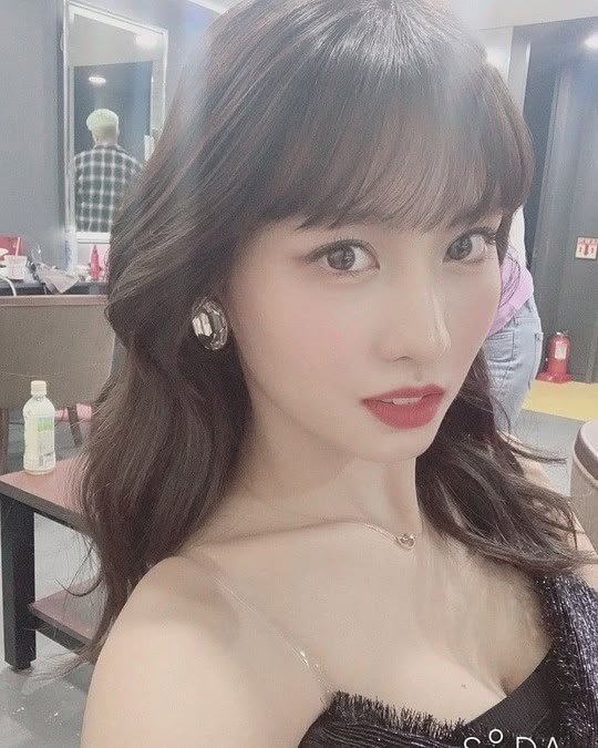 TWICE モモ、まるでお人形?エレガントな雰囲気のセルフショットが話題 - PICK UP - 韓流・韓国芸能ニュースはKstyle