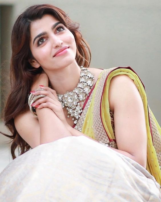 Sai Dhanshika HD Photos – Tamil Actress Diary