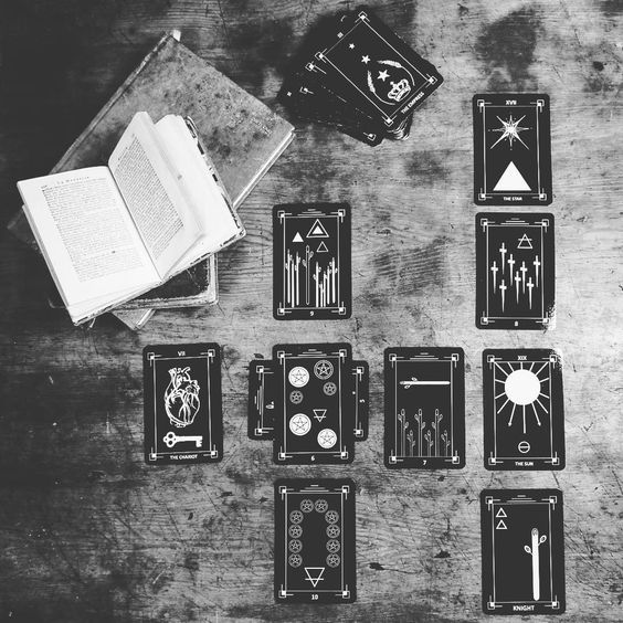 6 Beautiful, Aesthetically Pleasing, Black and White, Minimalist Tarot Decks