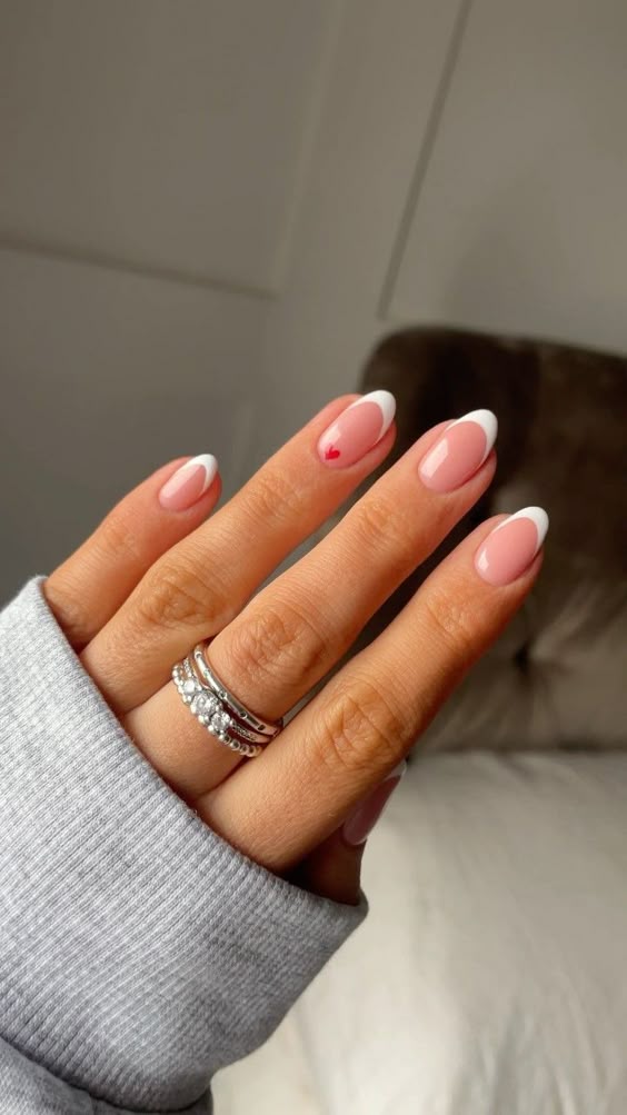 @clawsbychloe__: “Rounded french🤍 Switchhhh up from square 💁🏻\u200d♀️✨ @the_gelbottle_inc #valentinesnails #naildesign…”