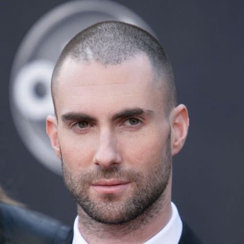 Men S Haircuts On Adam Levine Of Maroon 5 Mens Hairstyles Hairstyles For Thin Hair Adam Levine Haircut