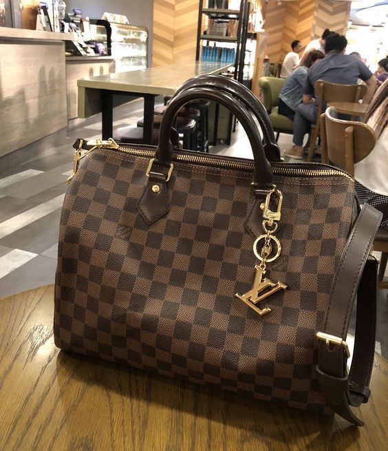 Lv شنط – ووردز
