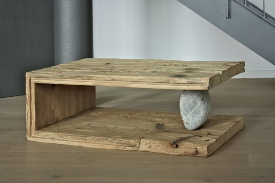 gamswild Couchtisch ’Gehöft’ mit Steinfuß. A couch table that at first sight looks very rustic but is in fact a made to mesure piece of furniture. 4 thick pieces of,old