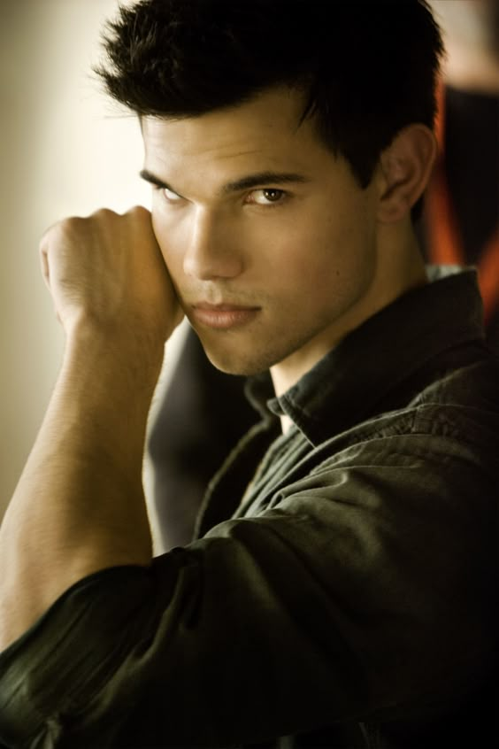 I maybe a cougar when it comes to this hunk, but boy is he spunky! Love the twilight movies!