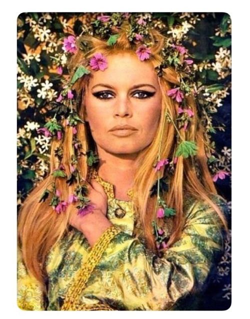 Brigitte Bardot 1967 Flower Power Brigitte Bardot Bardot Brigitte