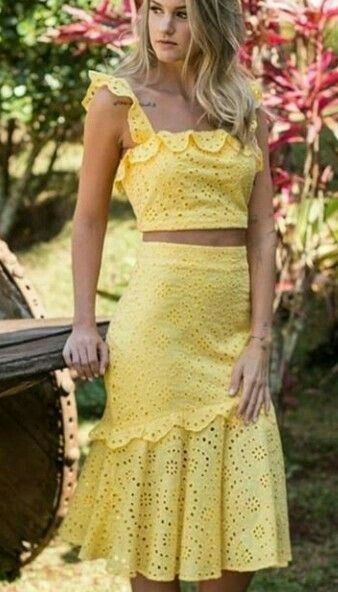 Top e saia de lesie bordada com prega, look maravilhoso