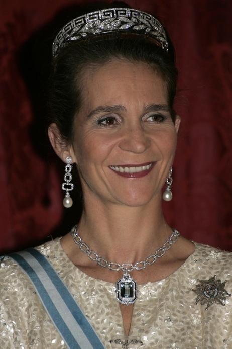 Dona Elena - diamond chain necklace with aquamarine pendant, diamond earrings with pearl drops and her ex-husband''s family tiara: