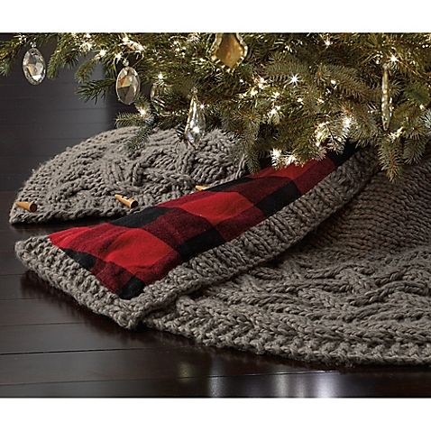 Complete your tree décor with this beautiful Chunky Knit Tree Skirt. Boasting a carefully crafted hand knitted material in grey, this decoration exudes seasonal essence to offer your tree classic enhancements for a timeless piece of décor.