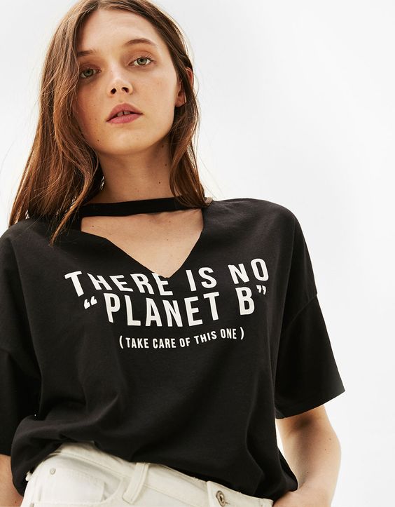 ‘I am a Woman’ T-shirt with choker neck. Discover this and many more items in Bershka with new products every week