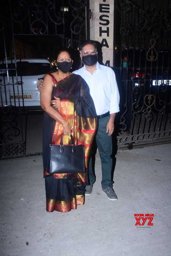 Malaika Arora With Parents Spotted At Amrita Arora\'s House For Birthday Celebration Of Mother - Gallery #MalaikaArora #AmritaArora