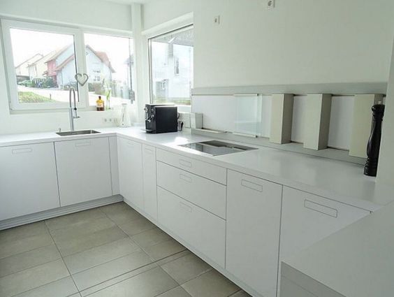weisse-kueche-weisse-arbeitsplatte-minimalistisch Kitchens - arbeitsplatte küche buche weisse-kueche-weisse-arbeitsplatte-minimalistisch Kitchens - arbeitsplatte küche buche
