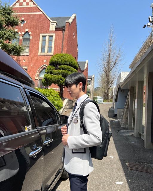 채상우 on Instagram: "Good bye✋🏻#3인칭복수"