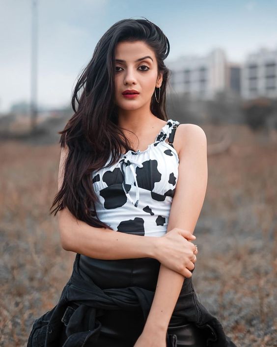 aryanshi-sharma-hot