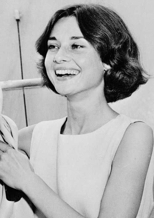 Sehr Kurzes Haar Fur Frauen In 2020 Frisur Audrey Hepburn Kurze Haare Frauen Frisuren