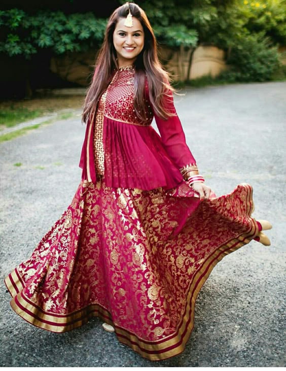 10 Alluring Indo Western Engagement Dresses For The Bride To Be -2018