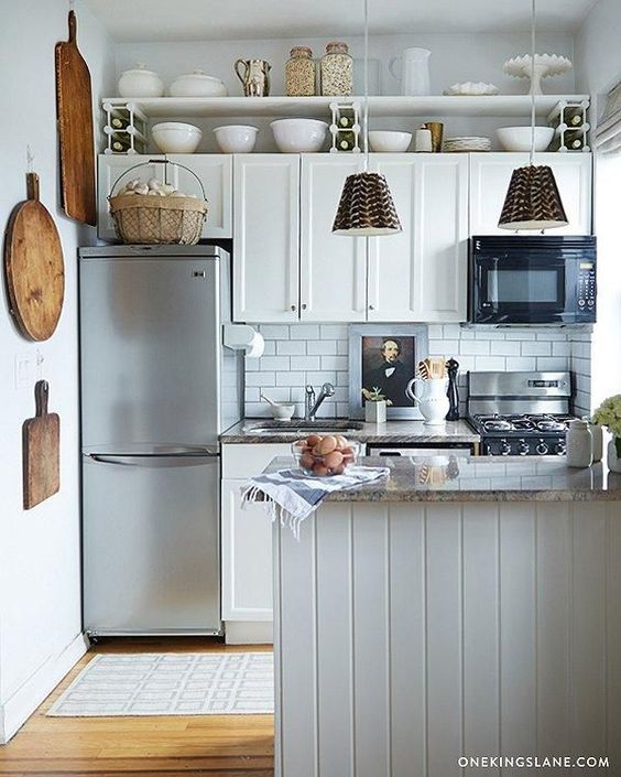Small all-white kitchen with wood accents, open shelves and vertical storage. #smallkitchen #traditional #whitekitchen #openshelves