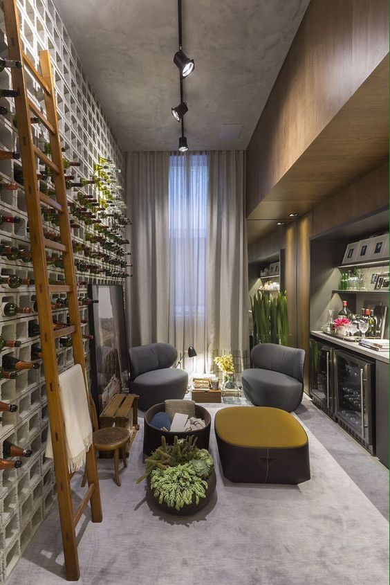 Adega moderna e ousada com pegada sustentvel - garrafas acomodadas em blocos de concreto Pronto TriArt Arquitetura Mais no blog