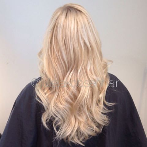 Regrowth With 35g 9 0 10g 9 11 35g 10 8 20g 6 20g 9 20 Minutes In Heat Glossing With Illuminacolor Eq Blonde Hair Color Thick Hair Styles Wella Hair