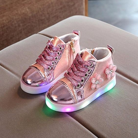 Cocuk Ayakkabisi Secerken Nelere Dikkat Etmeliyiz Cocukayakkabisi Cocukayakkabi Kiz Bebek Ayakkabilari Nike Ayakkabilar Yeni Yurumeye Baslayan Cocuk Modasi