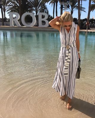 Evening vibes from Fuerteventura... hier vergeht der Sommer nie... gestern öffnete der umgebaute Club seine Tore für alle, hier ist es der Teufel los 👌... schönen Abend😘 . •WERBUNG DURCH FIRMENKENNZEICHNUNGEN IM TEXT OBEN UND IM BILD!• . . . Evening vibes from Fuerteventura ... here the summer never passes ... yesterday the rebuilt club opened its doors for all ... beautiful evening😘