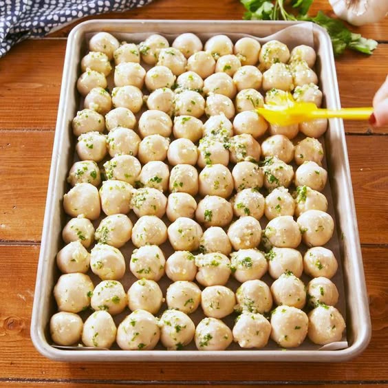 You Won't Be Able To Stop Eating This Buttery Bubble Bread