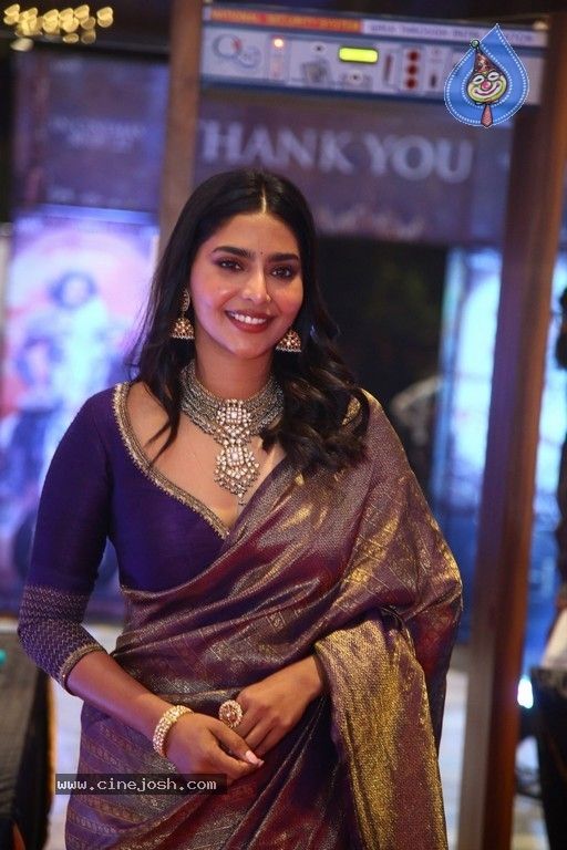Aishwarya Lekshmi Pics