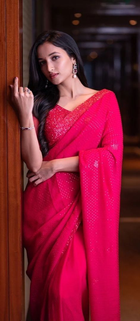 Srinidhi Shetty stuns in pink sequinned saree for KGF-2 promotions! | Fashionworldhub
