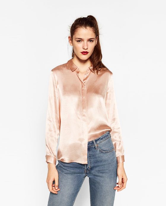 Imagem 2 de BLUSA CETIM PORMENOR NAS COSTAS da Zara