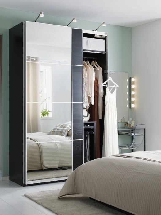Mirrored Wardrobe Doors Like Auli For Pax Are Clever Small Space Multi Taskers They Hide Your Clothes And Re Ikea Kledingkast Kleine Ruimtes Kast Ontwerpen Mirrored Wardrobe Doors Like Auli For, Mirrored Wardrobe Closet Space