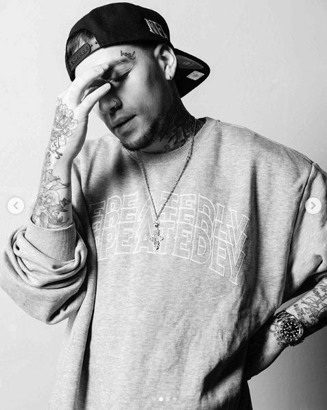 Ezhel In Son Yaptirdigi Yuz Dovmesi Ve Anlami Hiphop Rap Muzik Muzik Tarzi Ezhel In Son Yaptirdigi Yuz Dovmesi Ve Anlami Hiphop Rap Muzik Muzik Tarzi