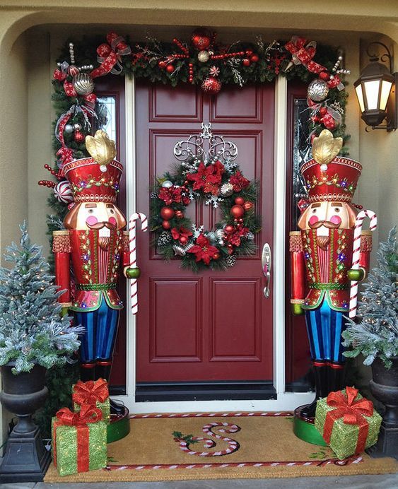Gorgeous Outdoor Decorations For Christmas 2019 افكار مميزة لتزيين مدخل المنزل Front Door Christmas Decorations Christmas Door Decorations Diy Christmas Door