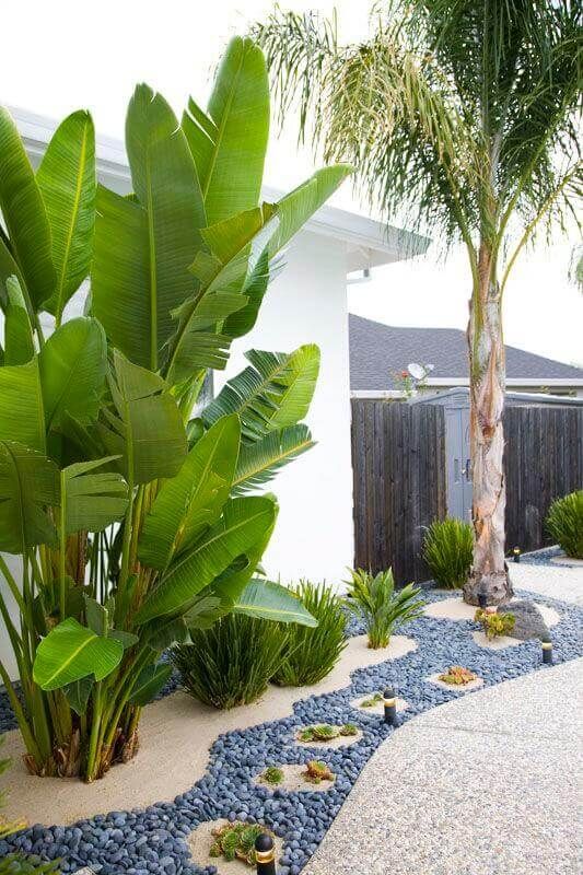 28 Refreshing Tropical Landscaping Ideas