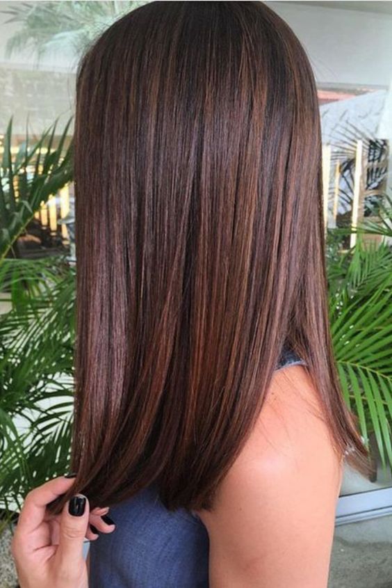 moreno liso cabelo com corte